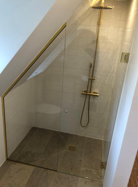 Bath brusedør med fast side - Messing Bath brusedør med fast side - Messing