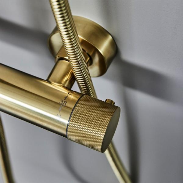 Cassøe Crystal Cut komplet brusesystem - T8 - Børstet messing Cassøe Crystal Cut komplet brusesystem - T8 - Børstet messing