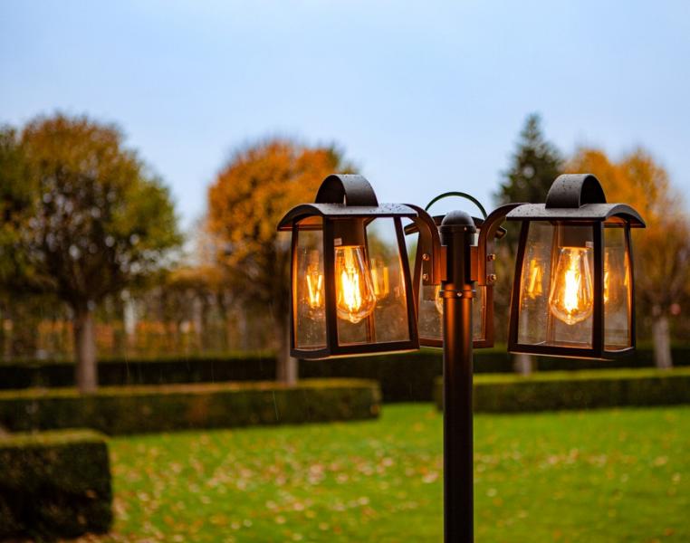 Lutec Tradition Kelsey udend&oslash;rs standerlampe t/3 p&aelig;rer - Mat sort