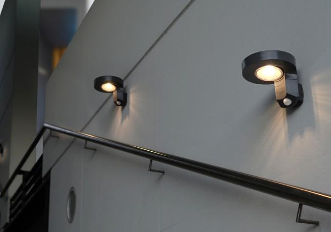 Lutec Diso Solar udend&oslash;rs v&aelig;glampe m/solceller og sensor - Gr&aring;