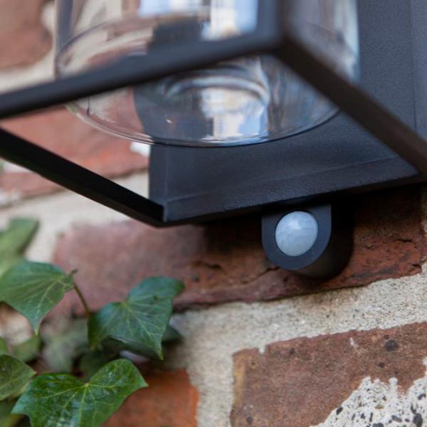 Lutec Flair udendørslampe m/sensor og solceller Lutec Flair udendørslampe m/sensor og solceller
