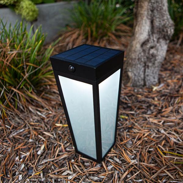 Lutec Dias Solar udend&oslash;rslampe m/frostet glas, sensor og jordspyd - Sort